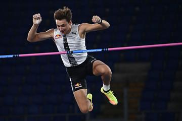 Mondo Duplantis clears 6.15m at the Wanda Diamond League meeting in Rome (AFP / Getty Images)