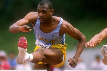 Kevin Young at the 1988 PAC-10 Championships (Getty Images)