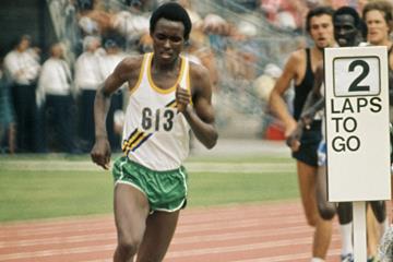 Filbert Bayi en route to the world record in the 1500m at the 1974 Commonwealth Games in Christchurch, New Zealand (Getty Images)