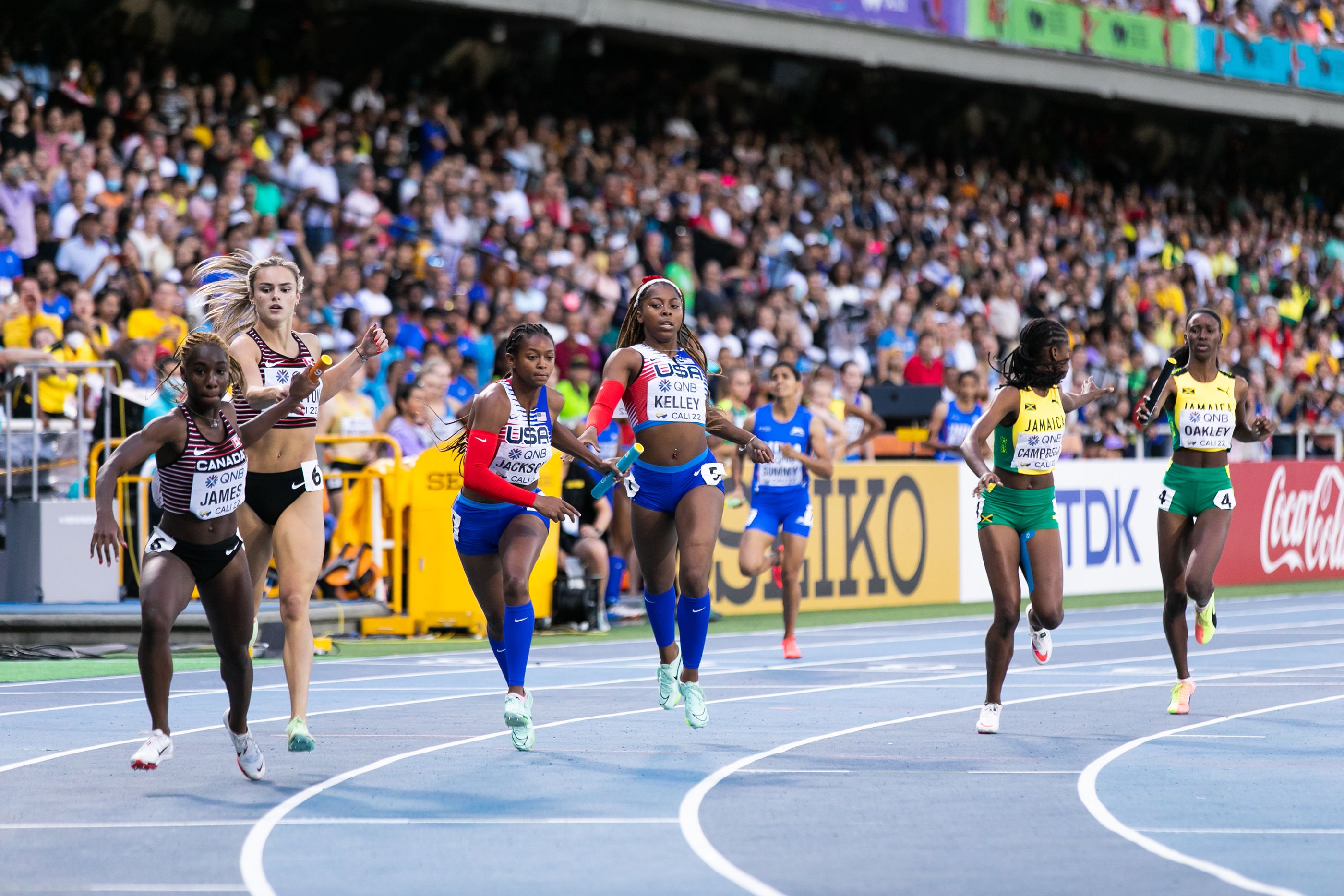Athletes compete in the women's 4x400m final at the World Athletics U20 Championships in Cali